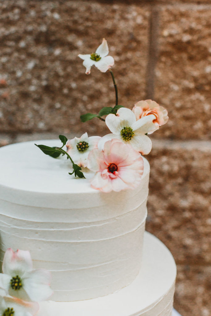wedding cake ideas for spring wedding