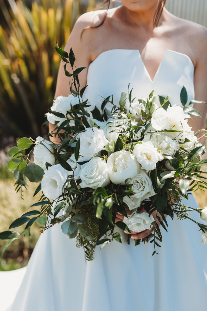 bridal photos with white flowers